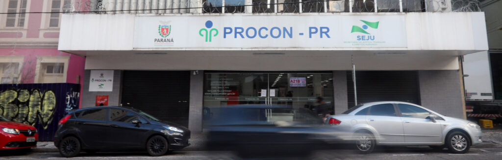 Empresas de telefonia e bancos lideraram atendimentos no Procon-PR em 2021
