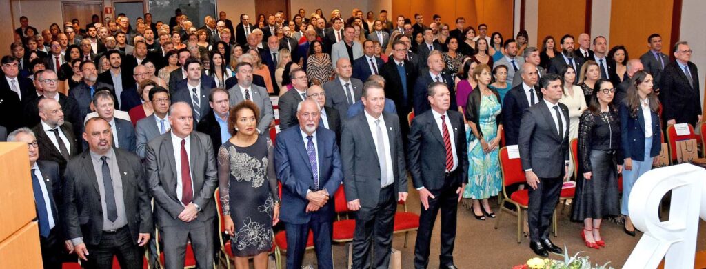 Tomam posse os novos conselheiros e Conselho Diretor do CRCPR, em Curitiba