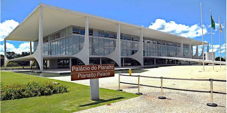 Lula sanciona lei que uniformiza juros para contratos sem taxa convencionada